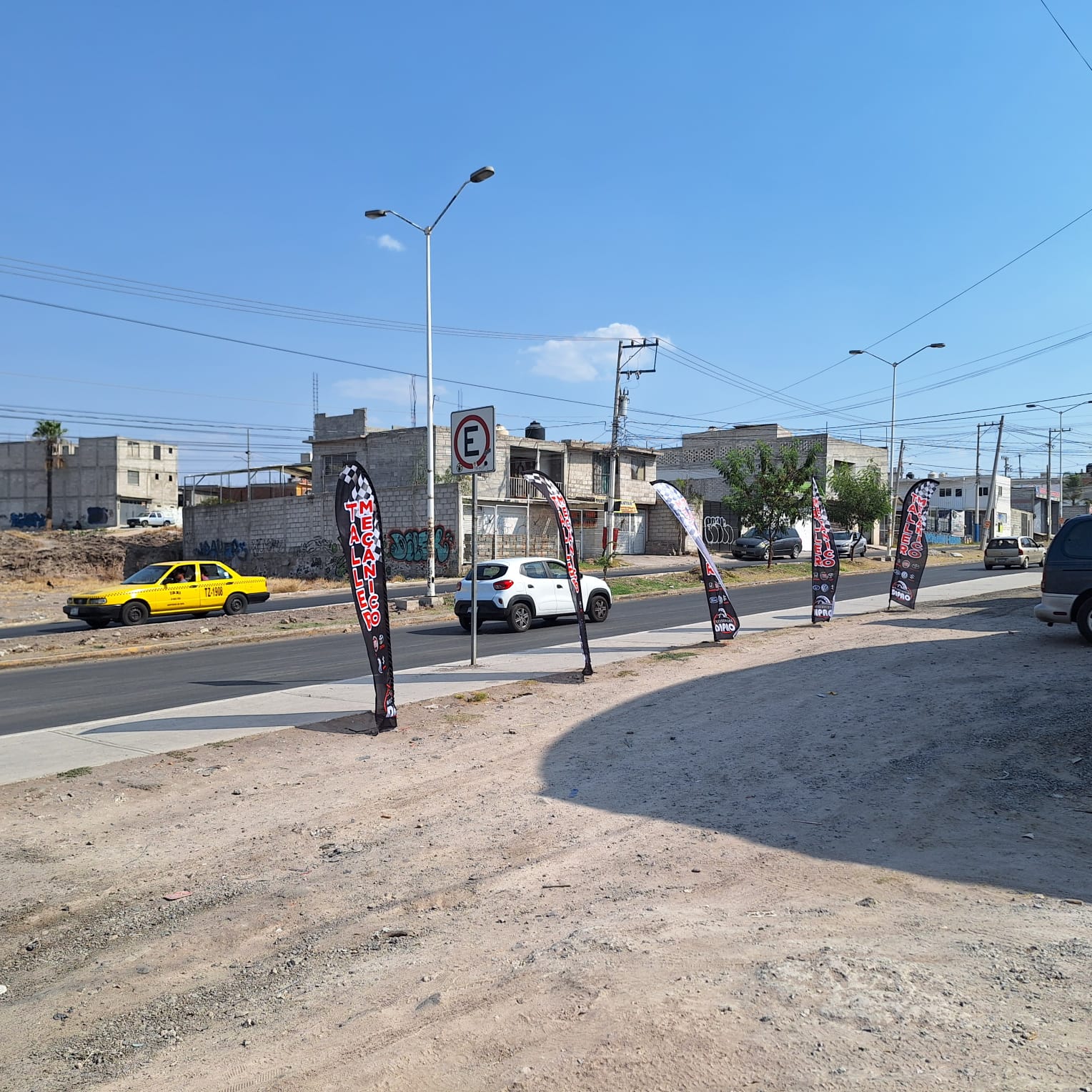 Vista a la calle frente al taller